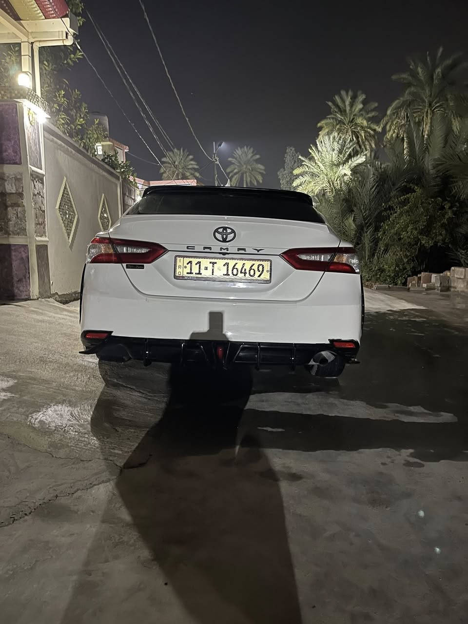 كامري ١٨ ابيض سياره جديده من جميع النواحي فتحه بصمه رادار امامي رادار بلمري داخل لونين المرغوب اشاير مري توقف ذاتي تحديد مسار تحكمات جهتين عداد مسافه ٤٧ الف حقيقي رقم دولي تواصل معه صاحب السياره ***********
