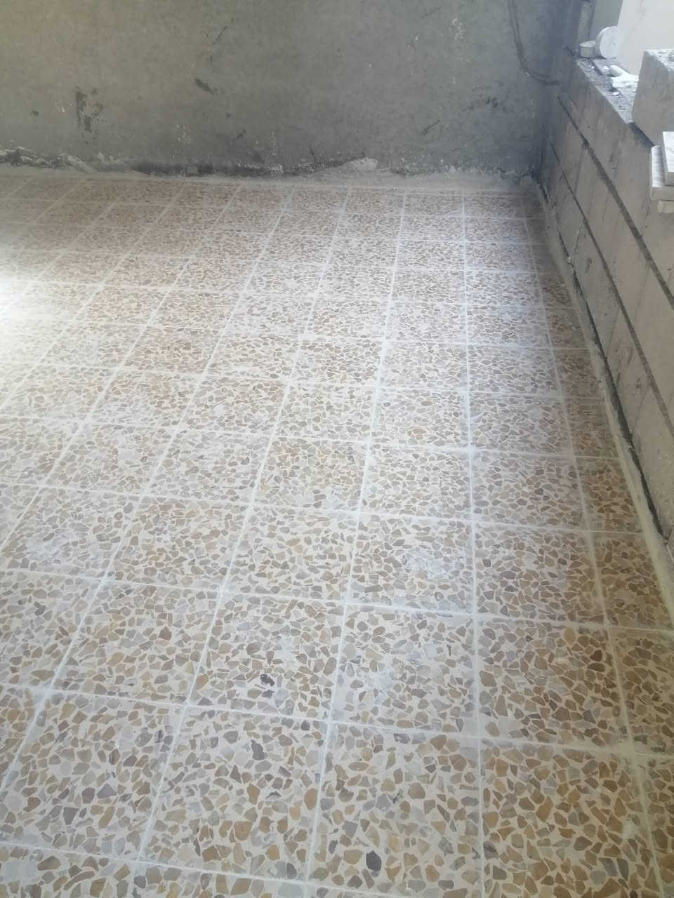 السلام عليكم ورحمة الله صفاف سيراميك جدار على 4000ال متر بورسلين 4000 كاشي 3500 وكبنات حلان او مرمر نشتغل يظاََ داخل الموصل فقط *********** /***********
