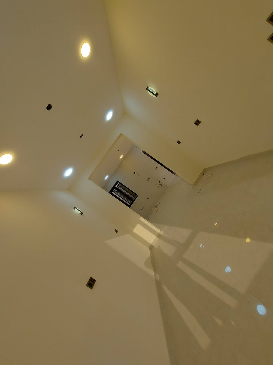 🏘 دار للأيجار 🏚 الموقع بعقوبة البحيرة 💥 بناء حديث زيروا غير مسكون🎈موقع مميز 🛕 بالقرب من كراج البحيرة
 ✅️  طابق ثاني معزول عن الطابق الأرضي🏩 ايجار الدار (( ٤٠٠ )) الف 
⭕️ مساحة ( ٢٠٠ ) متر 🔺️ واجهه ( ١٠ × ٢٠ ) متر ⚜️ 

🏭 يتكون الدار من : ( ١ ) غرفة نوم كبيرة 🏛 وستقبال 🟨 وصالة مفتوحة على المطبخ 🛁 ومجموعة صحيات كاملة 🔶️ ومناور عدد ( ٢ ) 💥💥💥

للاستفسار مع مكتب نجاح العميري للعقار ☎️
 موقع المكتب ⬅️ مدخل العزات مجاور اسواق نوتيلا الغذائية 🛒 او التواصل على الماسنجر او الواتساب على الرقم *********** 📞📞
