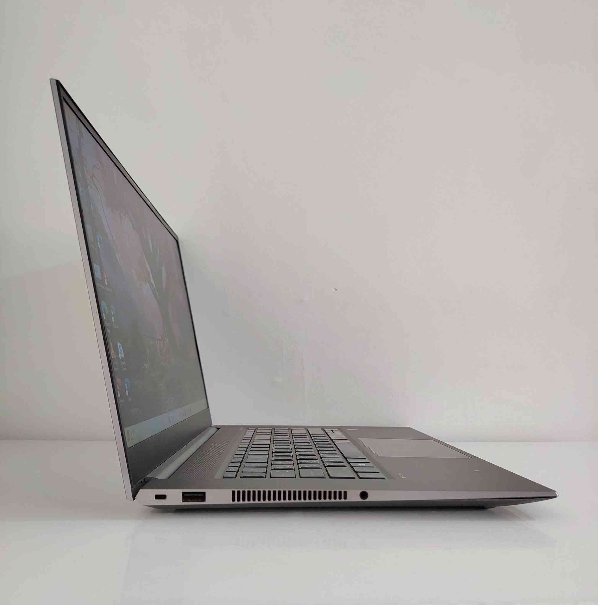القوية من HP ZBOOK
Hp zbook Studio G7 Workstation 

Core i7-10850 H 
كوراي سفن الجيل العاشر
فئة معالج H

32GB  ddr4
رام حجم 32 كيكا ددر4 قابل للتطوير ( قابل للزيادة والنقصان )

512GB  ssd m.2 Samsung
هارد نص تيرا سامسونج
قابل للتطوير ( قابل للزيادة والنقصان )

Nvidia Quadro T1000  with Max-Q Design
كرت شاشة خارجي نيفديا 4 كيكا 
 
Intel UHD Graphics 8 gb
كرت شاشة داخلي انتل 8 كيكا

15.6 FHD
شاشة حجم 15.6 دقة فول اجدي 

السعر: 765 الف دينار

🎁 ويّه اللابتوب تحصل: ✔️ حقيبة
✔️ شاحن أصلي
✔️ ماوس
✔️ ماوس باد
✔️ تغليف مرتب داخل كرتونة

🛠️ قبل لا تستلم: ✅ تفحص الجهاز كامل براحتك
✅ تتأكد من المواصفات والنضافة قدام المندوب
✅ تنصيب ويندوز وبرامج أساسية + Office جاهز للاستخدام

🛡️ الضمان: ضمان أسبوع كامل بعد الاستلام على الجهاز

🚚 التوصيل: توصيل متوفر لكل محافظات العراق ويا الملحقات كاملة

📍 العنوان: بغداد — الأمين الثانية
📞 واتساب واستفسار: ***********
