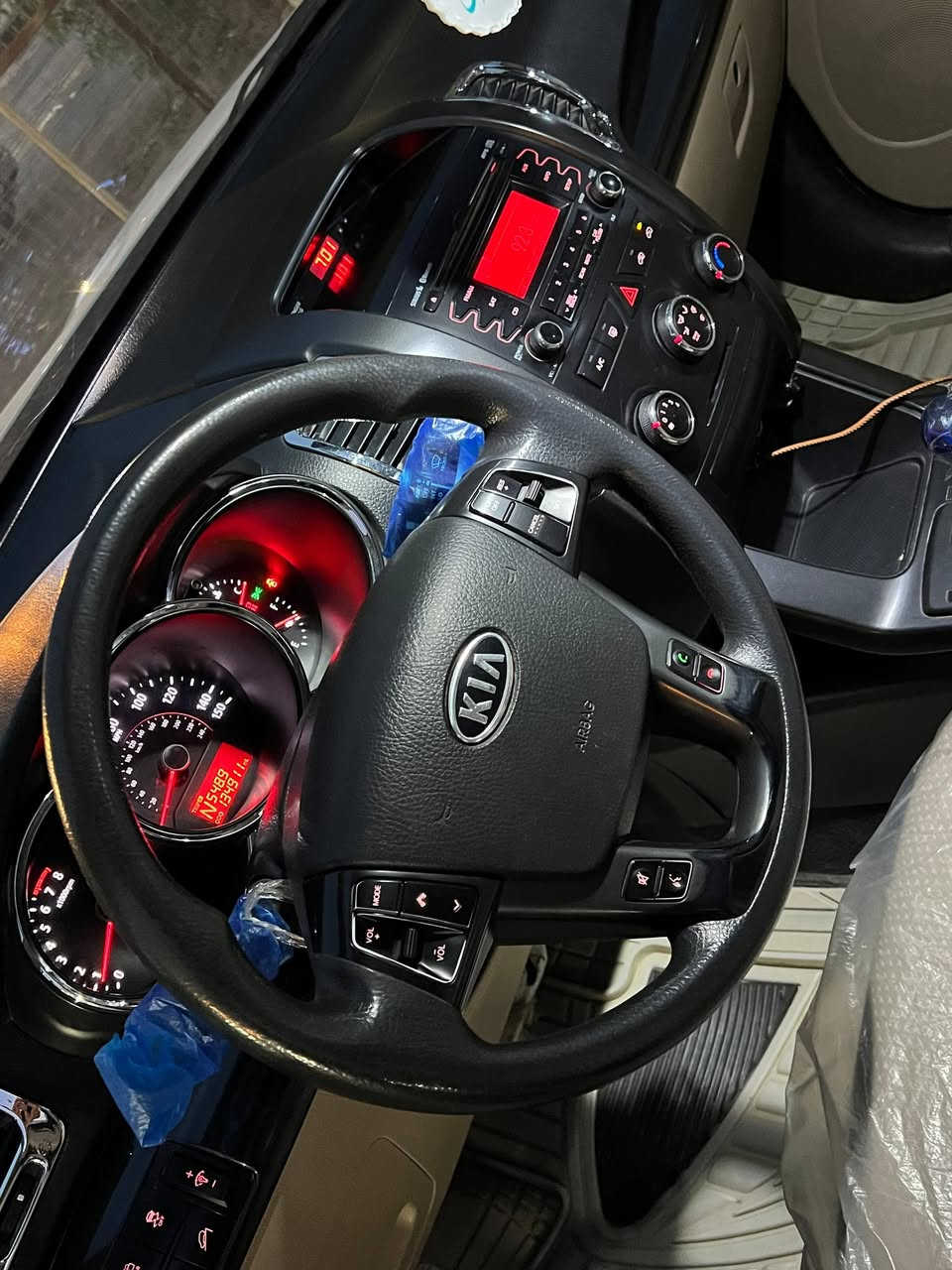 السلام عليكم
سورنتو 2012 وارد امريكي بدون ظرر
6 سلندر  مفتوح نص محرك 
ماشية 138م 
رقم صلاح الدين الانكليزي 
7 راكب تبريد 3 قطع داخل صحراوي
باسمي تحويل ثاني يوم 
السيارة ترايها للبصرة
السعر 150 ورقة$ وبيها مجال 
مكاني سامراء
***********
