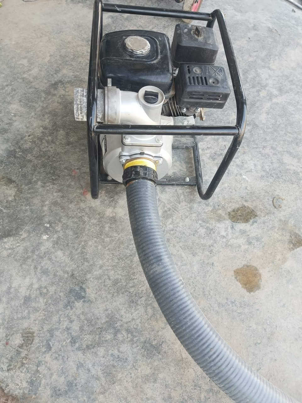 ماطور ماء او كاز +صونده 30متر كتان +صونده سحب 3م..
الماطور جديد مستخدم اسبوع فقط 
السعر 175الف 
 الاستفسار: ***********
