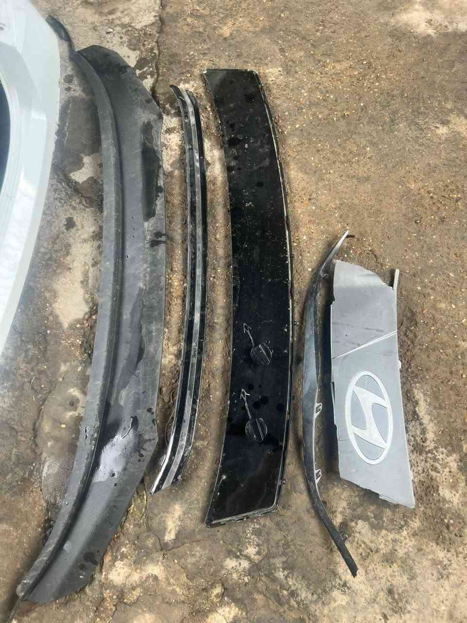 السلام عليكم غراض النترا دعاميات عدد 2امامي وثنين خلفي لحيه و حاجب وقاعده رقم اصليه النترا 24 و 25 فرشة صندوق اصلي عضم فلينه كامله بنيد بي ضربه الي يحتاج شي يتصل ويدلل.  ***********
