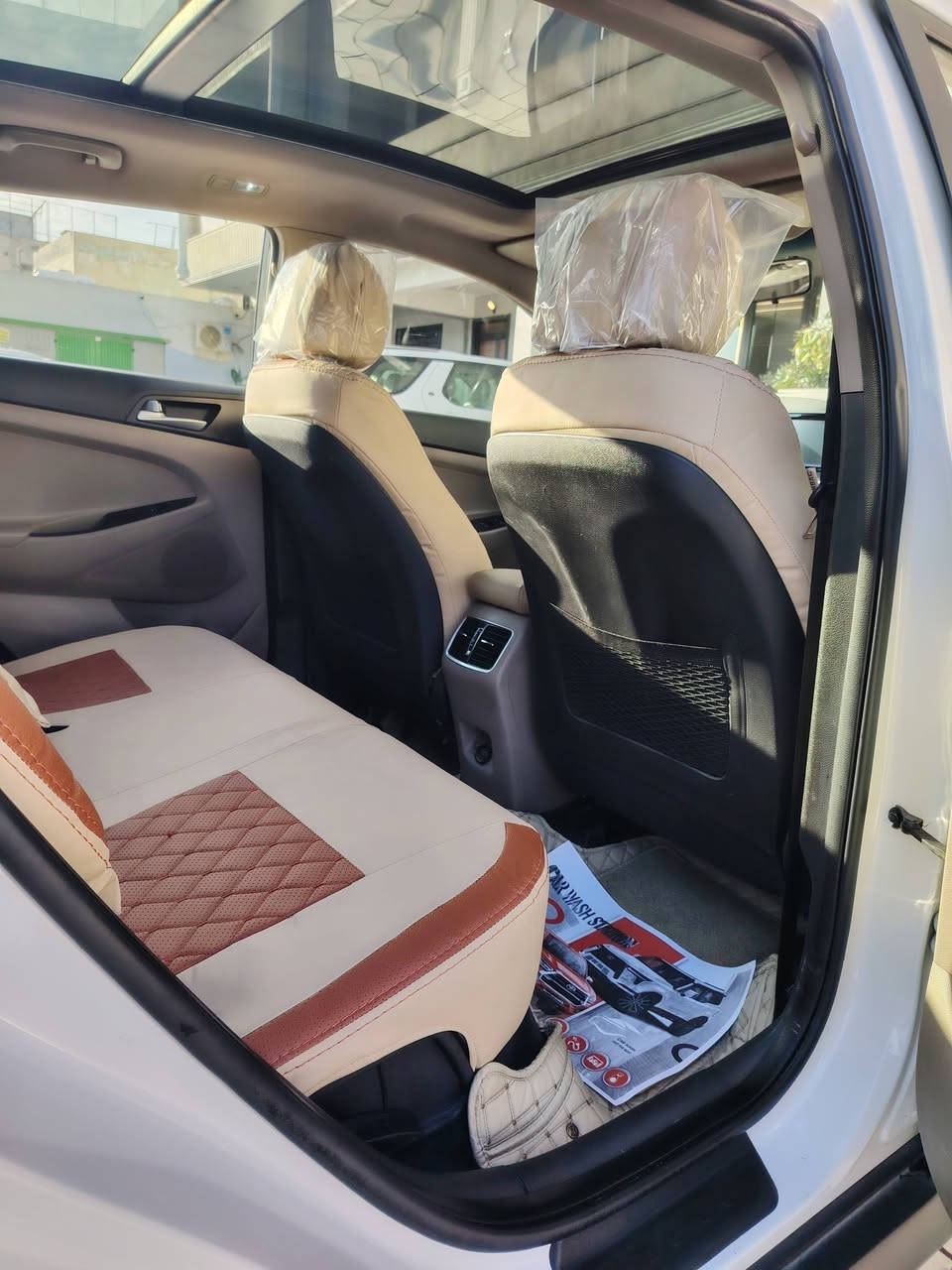 توسان ٢٠٢٠ خليجي فول مواصفات لايت عدستين
ماشية ٧٦ بدون صبغ بيها مكانين بارد صغار وسونار جديد مرفق مع الصور
بصمة تشغيل وابواب وجنطة 
فتحة سقف بانوراما 
حساسات امامي وخلفي
كشنات الامامية كهرباء 
شاشة ابل كار بلي 
كامرا خلفية دوارة
تبريد قطعتين 
اريل نفكيشن
سيارة جديدة محرك كير كفالة وداخلها جديد 
السعر ٢١٠ 
رقم الهاتف ***********
مكانها بغداد الاعظمية او سبع ابكار
