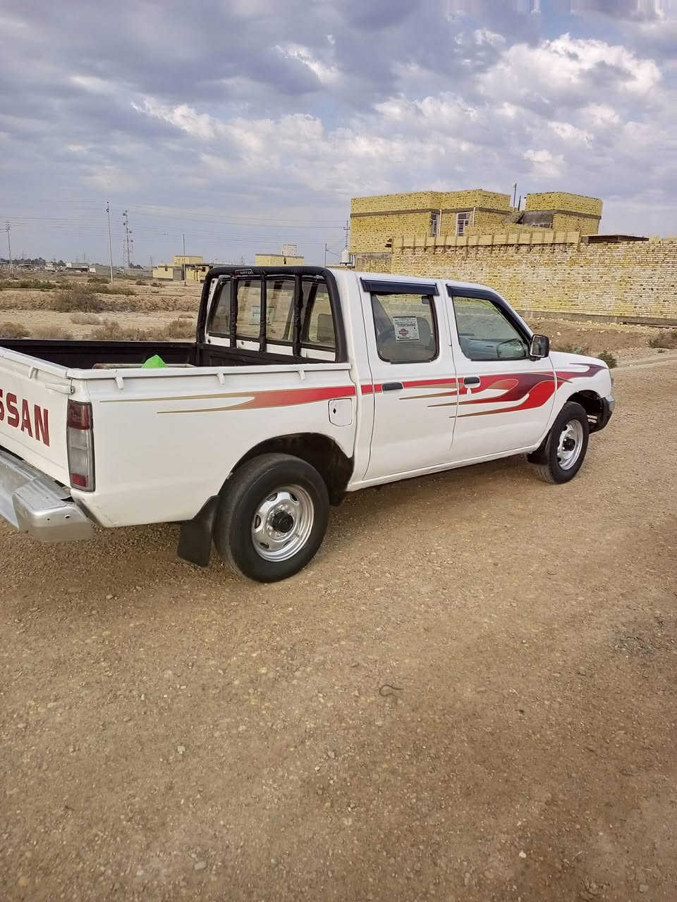 للبيع نيسان موديل 2003 (مزاد وزراة الداخلية) بيه كتاب مزايدة تمشي بيه وين ماتريد  مكينه وكير و حداديه شاصي مكفول  كهربائية ودوشمه جديده سياره جاهزه مكان الناصريه قضاء الرفاعي رقم الهاتف *********** سعر 50 بيه مجال بسيط
