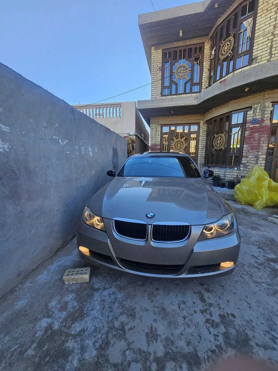 e90 2009 السياره مصبوغه جماليه بدون قطرة معجون للجماليه فقط والفديو القديم قبل الصبغ عندي محرك كير بلكارتون مبدلهن جدد قبل شهر والغرفه جديده هم بدلتها قبل ايام السياره نقصها بس حداديه تخم تاير مصارله 20يوم حتى الايتات بدلتهن جدد مبقيت شي بيها دبلات اماميه جديده السياره ذاكر كل تفاصيلها الله شاهد سعرها 98 وبيها مجال كلش بسيط لان والله كلفتني اكثر من هذا السعر واسف مذكرت رقمها رقمها بغداد مكمل معاملته بس باقي استلم الوحات والله يرزق الجميع انشالله للتواصل واتساب ***********
