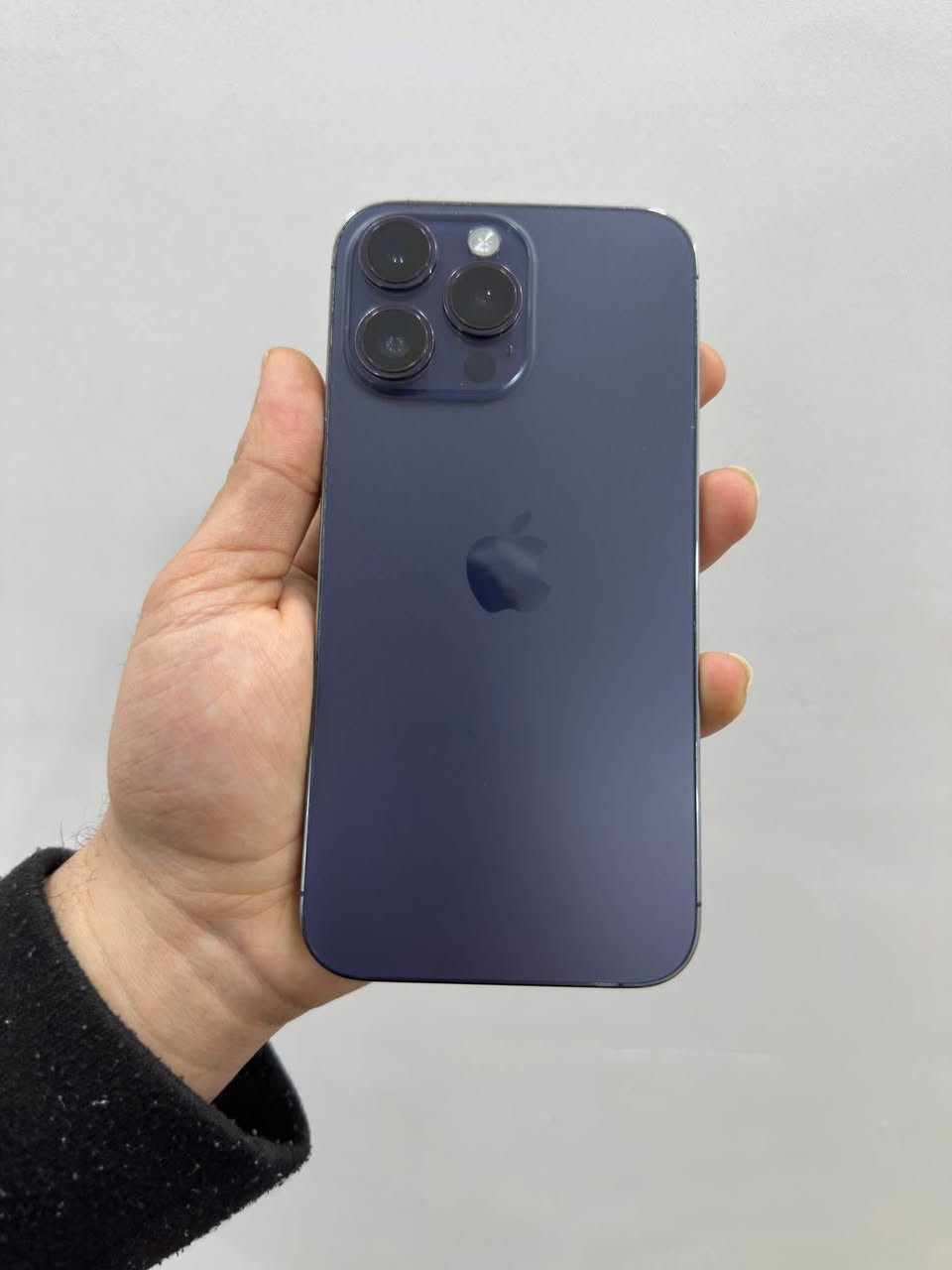 ايفون ١٤برو ماكس للبيع السعر ٦٥٠ وبي مجال الاستفسار خاص أو الرقم ***********
