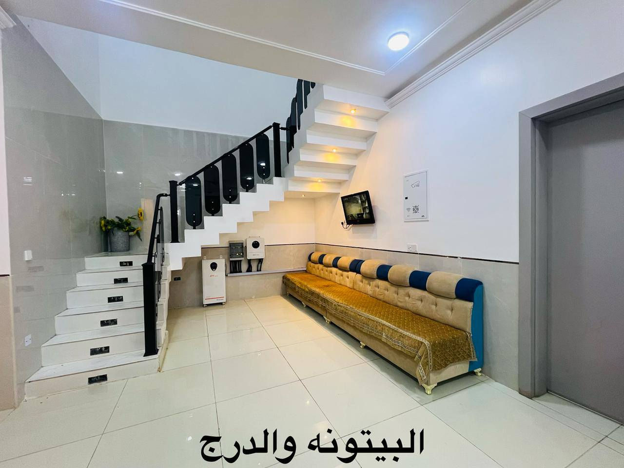 السلام عليكم
  دار للبيع مكان مميز جدا وراقي 
بيت راحت بال وهدوء
طابو زراعي سند25 
نوع البناء //طابوق السقف صب كونكريت بإشراف شركه بناء ومتابعة مهندس مدني
العقار بسم صاحب البيت 
تحويل البيت ثاني يوم بعد الشراء
العنوان / /بابل المدحتيه ربيانه
شارع معهد أستاذ خالد قرب حجي نبيل
المساحة//٣٢٠متر
مساحة البناء //٢٣٧متر
بناء حديث سنة ٢٠٢٦
خدمات كامله من ماء وكهرباء وتبليط
السعر/٢١٥وبي مجال
تفاصيل البيت طابق واحد
ويتكون من
استقبال ٨×٤ونص م
صاله كبيره جداً ١١×٥م
عدد الغرف ٢ نضام سويت ٥×٦م
مطبخ حار ٥×٢ونص
مطبخ بارد ٥×٦م
ممر جانبي متر و منور خلفي
مجمع صحيات داخليه وخارجيه
عدد ٣
كراج كبير ١٠×٤م
حديقه ٤×٥م
منظومة كامرات 
أبواب تركي درجة أولى
شبابيك ألمنيوم اولى
السطح شتايكر اولى
عرض الشارع ٨متر صب
البيت كامل وجاهز
البيت موقع حلو وجيد جداً 
بناء حديث 
للاستفسار
مراجعة  مكتب دلالية وائل الهندي 
*********** وائل الهندي
*********** أبو علي
مكتب دلالية وائل الهندي بابل المدحتيه الحمزه الغربي ع شارع 60 قرب سلوان ابو الكاشي مقابيل فرع علي قماره مقابيل أسواق أبو العبد
