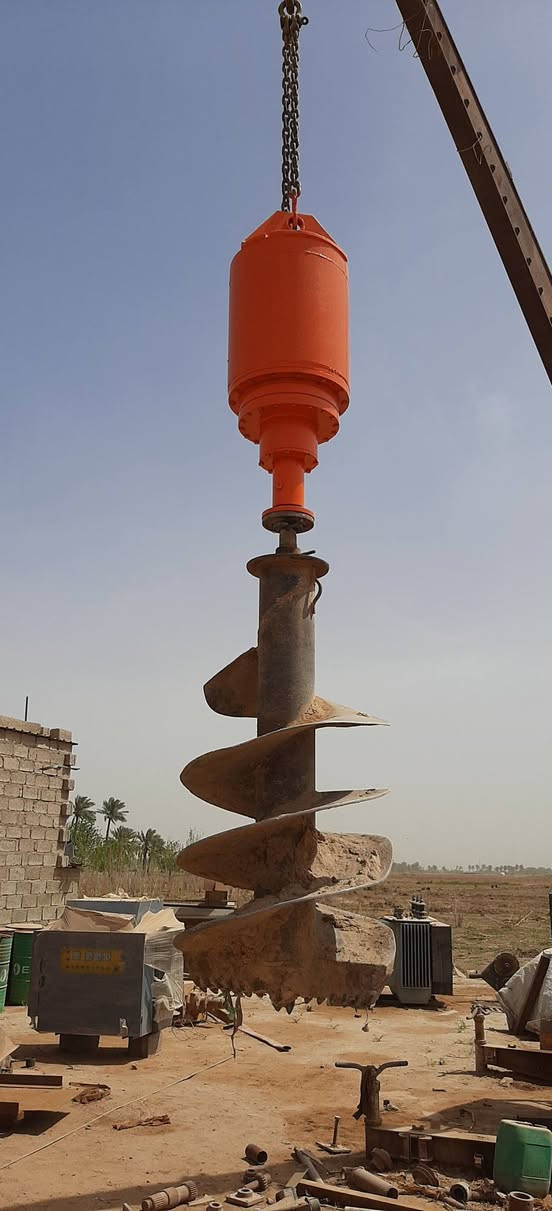 جهاز حفر قوي
قادر على حمل برينه من 40 سنم و/100 سنم
هيتاشي ياباني لا تخلي يفوتك

*********** هاتف + واتساب
