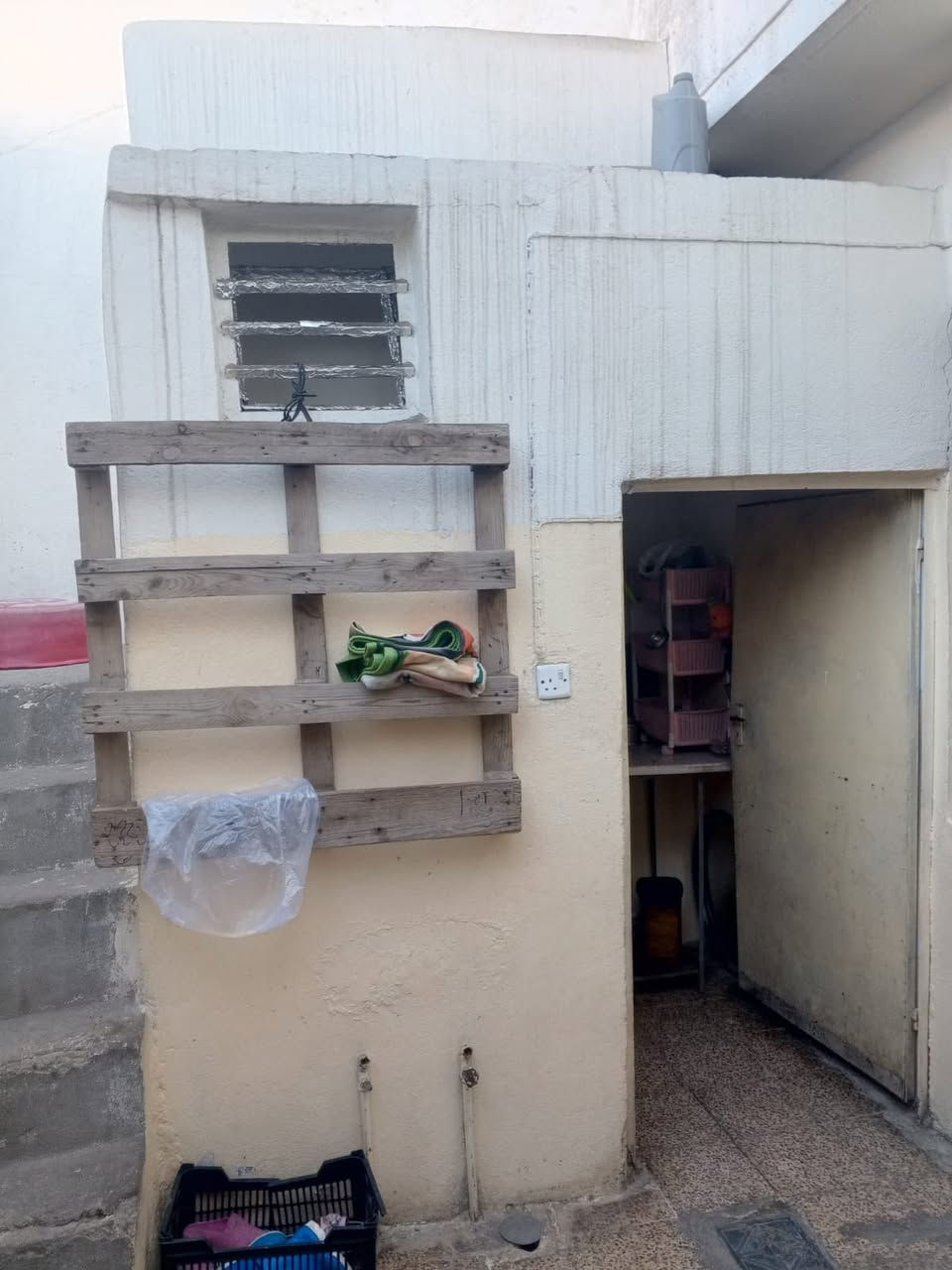 السلام عليكم دار للبيع مساحه 60 متر  الوجه 7 سند ملك صرف
الموقع حي الكرامه قرب مدرسة جابر ابن حيان 
السعر 42 
***********
