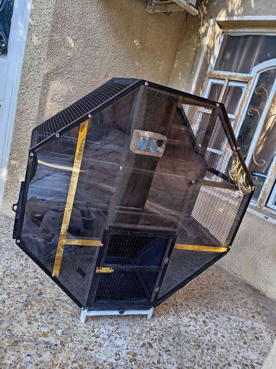 سلام عليكم
قفص بيئة للبيع الواجهة من الزجاج البلاستك غير قابل للكسر و لا يتأثر بالجو الحار..و مصنوع من الخشب و الألمنيوم 
السعر ١٠٠ الف..
و مستعدون العمل حسب الطلب..
بغداد رقم التليفون *********** 
لا يوجد توصيل..
