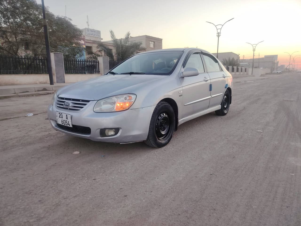 عليكم ورحمه الله وبركاته
للبيع سيراتو رقم ديالئ دولي 

مكينة تخم تاير صدر كله مكفول 

بيها صبغ فقط هلالات بدون اي ضربه 

السيارة علئ وضع الشركه مال جناي ماتعوبه ابد

مكاني ديالى/ بعقوبة 

الاستفسار ***********

السعر 78
