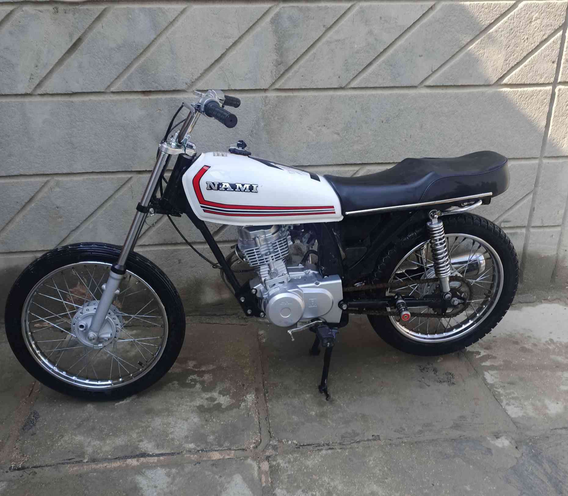 السلام عليكم دراجه للبيع تعمير 25 مكينه نامه اصلي كلك كلك  لدراجه سعرها 550مكاني ناصريه مركز ***********
