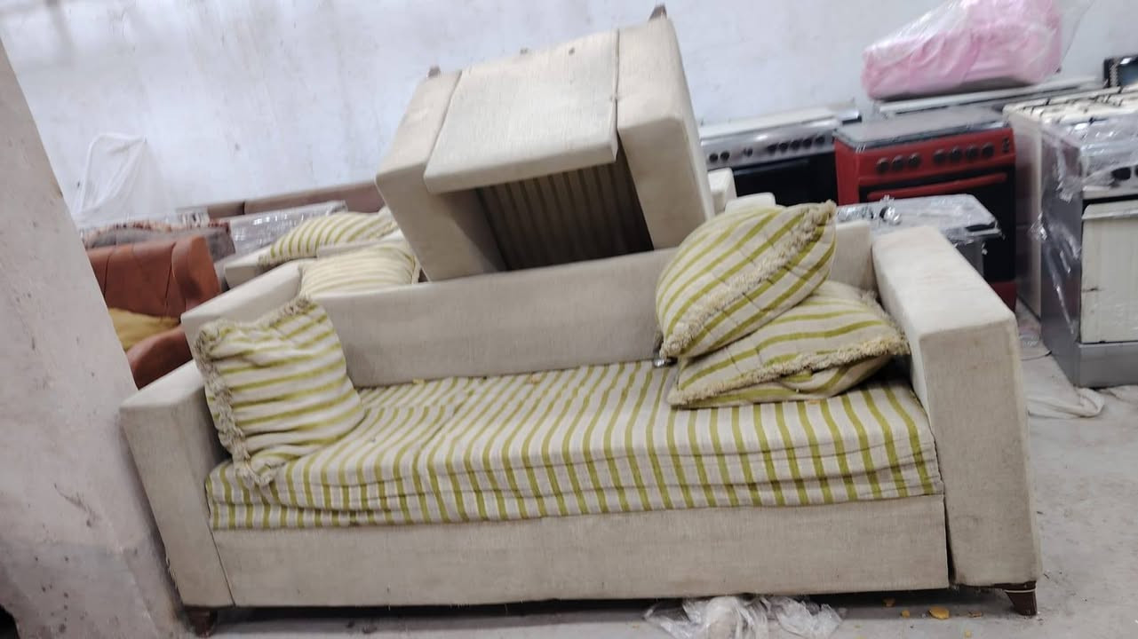 اللهم صلي على محمد وال محمد تم وصول حاوييتين اللمجمع بركات شريفة بنت الحسن بلزياد معرض الشمس قريب علئ مدرسة سايح وتوجدخدمة توصيل    ومسوين تخفيض تخفيض تخفيض على دواوين وتخامه.  ***********
