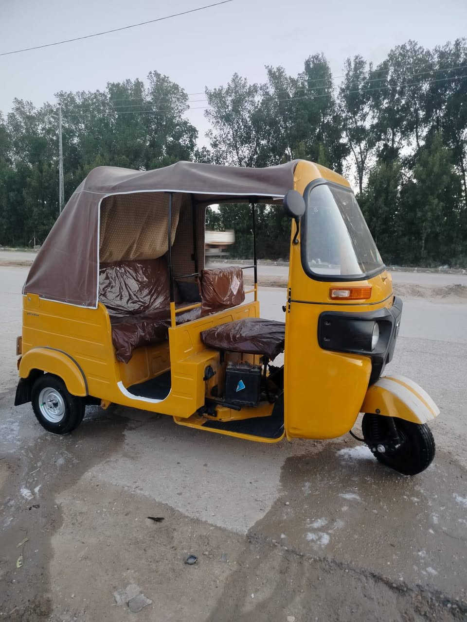 سلام عليكم تكتك للبيع موديل 2020شهر 10 رقم وسنويه لوحات نكليزي داخله هزه بأسمي  جديده تكتك كفاله عامه 
وينه ليدور نضيف يجي يمي تكتك نضيفه بمعنه الكلمه ✅
المكان ناصريه قضاء دوايه الاتصال *********** 
ويدلل لاشراي
