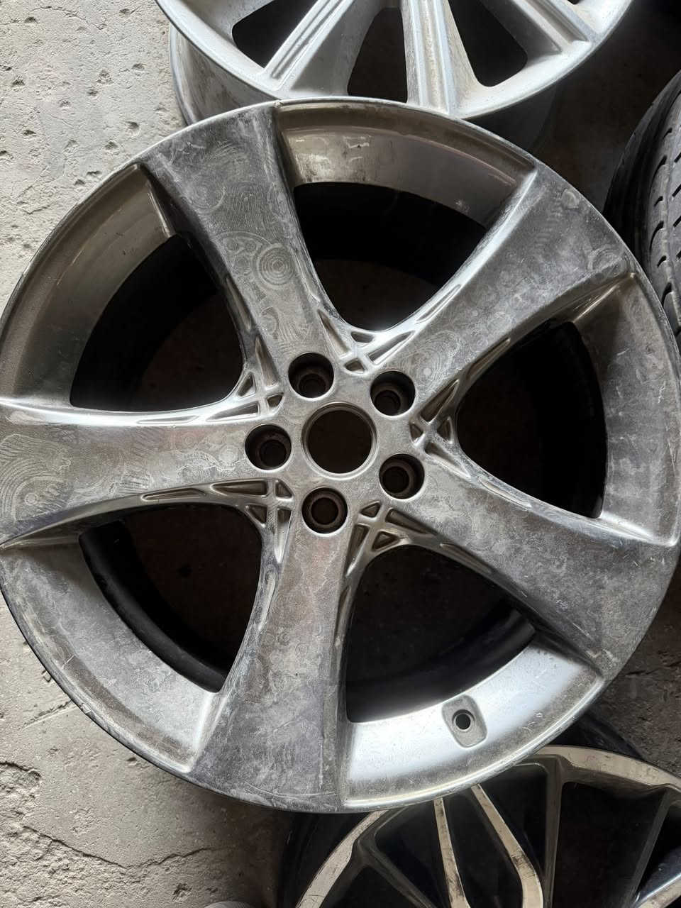 البيت الصيني لتجارة الويل كب والإطارات
بغداد حي العامل 
***********
