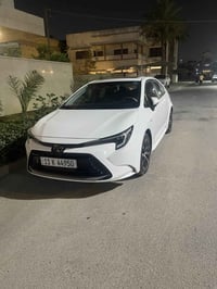 كورلا شكل امريكي بعدها زيرو ماشيه كلشي قليل بيها رصعات بسبب حصو شارع  ...