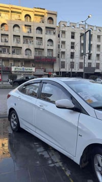 حبايي اكسنت 2013 خليجي  محرك 1600  ماشيه 129 الف km حقيقي  جاملغ سكن ص...