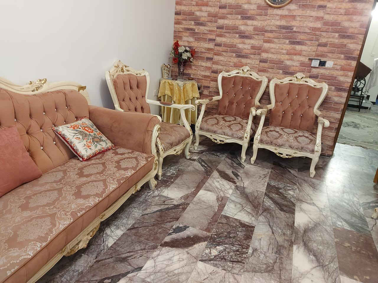 تخم ملكي 10 مقاعد نظيف بسعر مناسب


**إذا كنت صاحب هذا الإعلان وتريد حذفه لأي سبب، رجاءا أرسل رسالة إلى الدعم الفني**