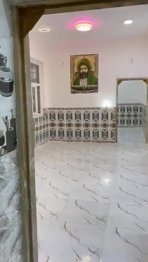 ياالله 
بيت للبيع مساحه البيت ٢٠٠ متر شارع عباس مطلب ثالث فرع ع جهة اليسرى البيت بناء حديث كونكريت مسلح خبط مركزي  شبابيك تفصال كاتم رباط ٧٠ في ٧٠ بناء ٩ انج من رباط للتشاريف بيت متعوب عليه وعليه طريق ثاني ع سايلو مقابل بانزين  خانه بيت متكون من غرفتين وصاله واستقبال ومناور عدد ٢ صحيات داخليه وخارجي سطح فرشي جاهز سعر ٦٥ نت ضوئي مجاري الاستفسار *********** واتساب شغال 👉🏻
