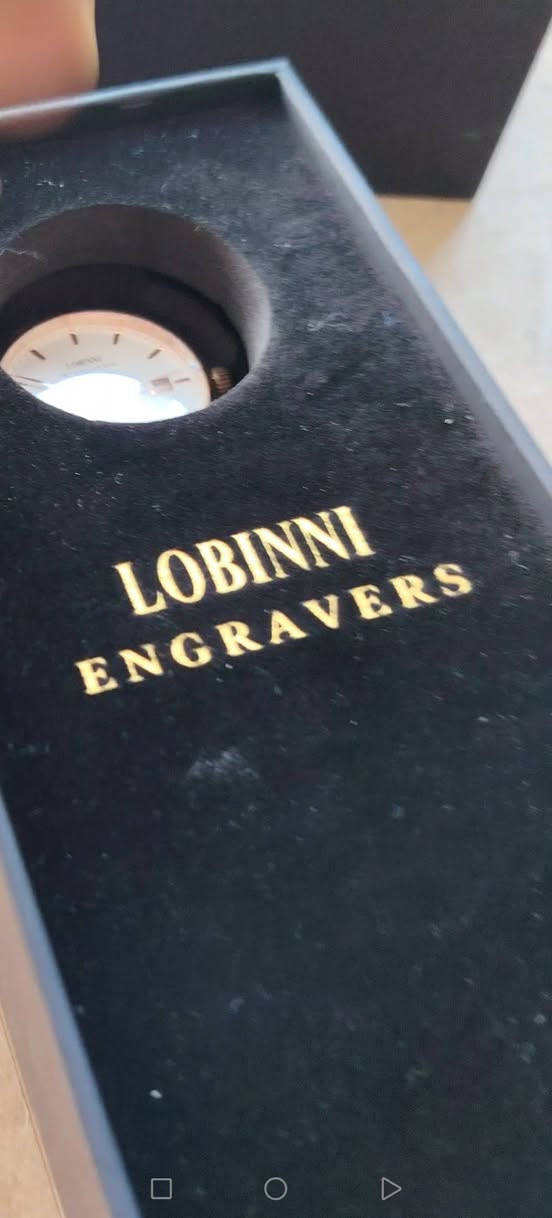 ساعه لوبيني من انتاج شركه سيجول التايوانيه اوتوماتك مجهزه بحركه eta 2824 مستخدم شهر قطر ٤٠ لون كولد روز جدا راقيه زجاز زفير السعر ٢٢٥الف بغداد *********** توصيل لايوجد
