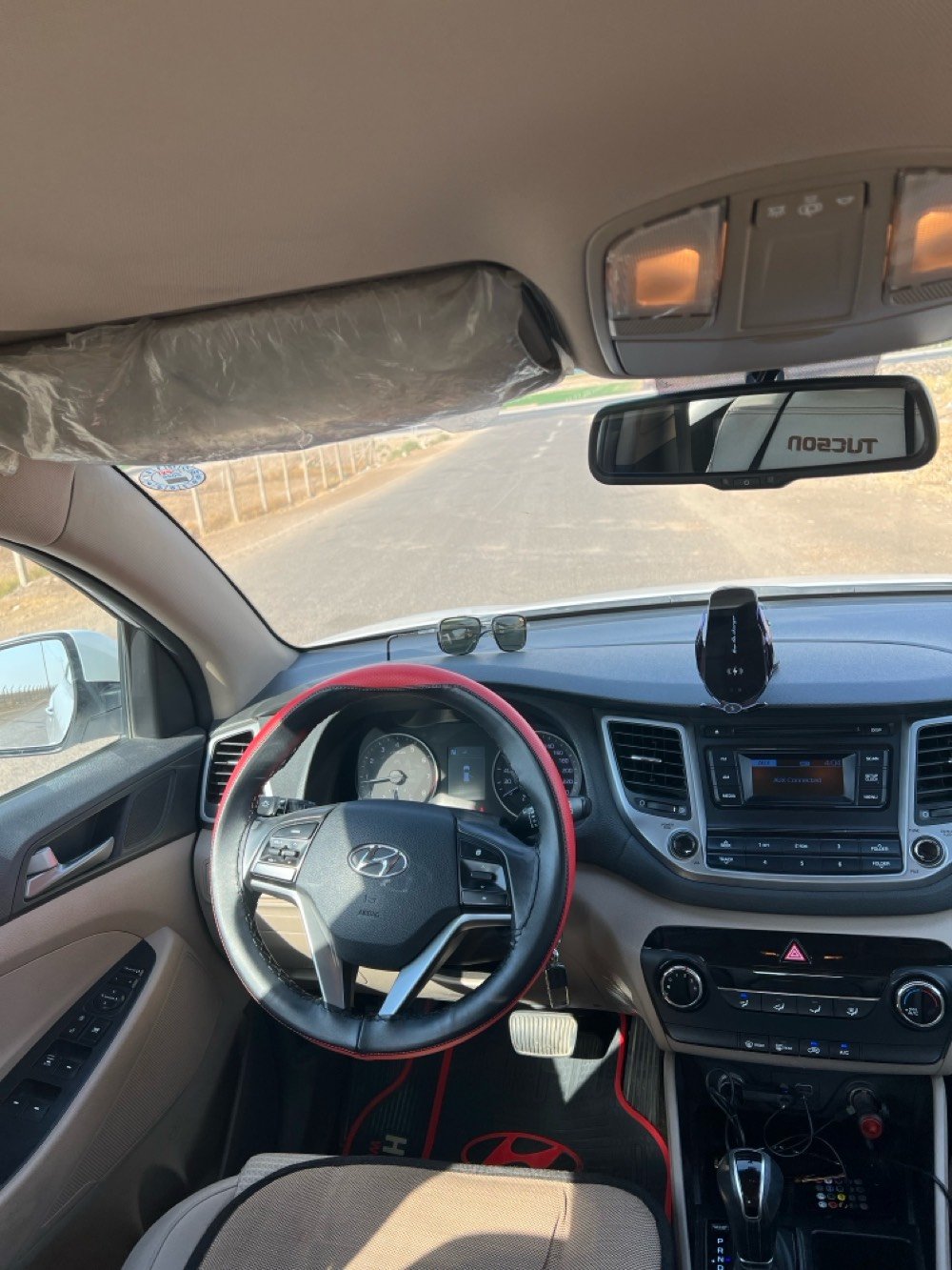 توکسون ٢٠١٦ سفر اربيل خليجي
مكفولة من كل شي ، رقم و سنوية جديدة
توسان ٢٠١٦ وارد خليجي لو مواصفات شنو بالضبط؟: 
خليجي
شكد العداد الحالي؟: 
١٧٠الف
أكو صبغ أو حادث أو تبديل قطع؟: 
مكفولة
وين موقع السيارة حالياً، وأكو مجال بالسعر لو لا؟: 
اربيل ، شوية بها مجال