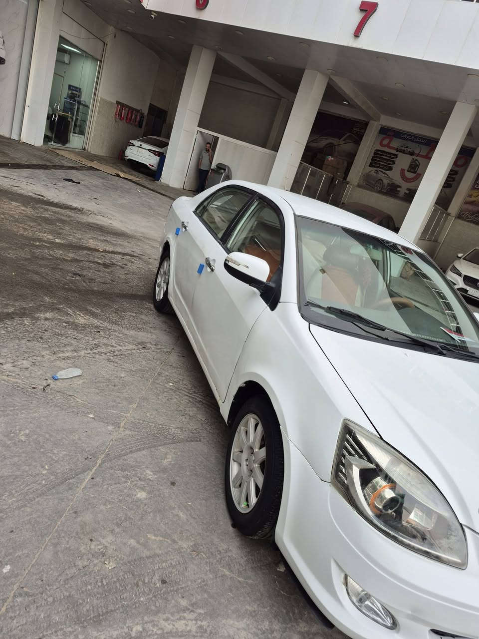 السلام عليكم جيلي موبل 2013 سيارة كفالة فقط تلكيط خياسات مكينه وكير وكهربائيات وحداده كلة مكفول مكفولة من ضربة وتبديل دواخل جدد شاشه وبرده خلفية بلاد تخم تاير سياره جاهزه وجديده سعره قفل 40 مكاني بلبصرة بلقبلة ***********
