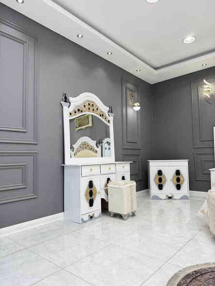 💰 السعر: مليون دينار فقط – غرفة جديدة وجاهزة
📞 للحجز والاستفسار واتساب: ***********

🛏️ غرفة نوم فخمة – خشب خفيف سوكي / درجة اقتصادية – طابق واحد
• داخل معاكس 3ملم – خارج تحفير SNS انديف 4ملم
• صبغ حراري درجة أولى
• كنتور 6 أبواب – 9 قطع كاملة
• سرير بلاويد أسود (6 أرجل)
• قياس الكنتور: ارتفاع 2.30 × عرض 3.20

✨ الإضافات:
• دوشك: 135 ألف
• شازلون مقعد: 50 ألف
• شازلون مخزن: 75 ألف
• طابورية: 15 ألف
• زاوية تصميم كنتوري بنفس ارتفاع الكنتور

🛠️ فحص قبل الاستلام

🚚 التوصيل:
• بغداد: توصيل وشد مجاني (الأطراف 50 ألف)
• المحافظات: حسب البعد
