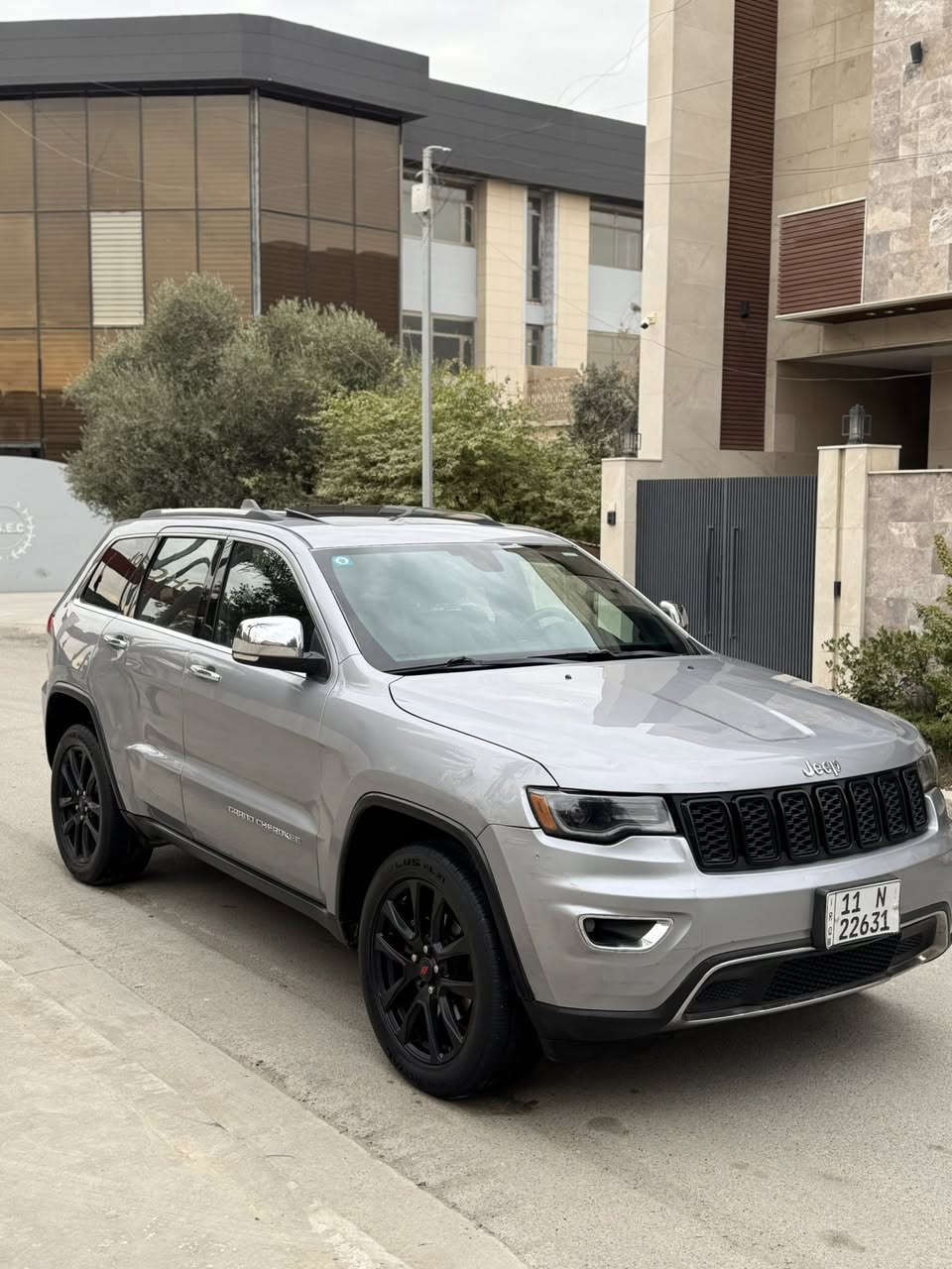 جيب 2016  لمتد  سعرها 175
جيب 2016 لمتد سعرها 175
ماشية 98

الموديل:2016 

المحرك : V6.  3.6L .  لا تبخير ولا تنقيص نضيفه

سياره كلين  داخله مياه امطار لا حادث  ولا تبديل مكفوله
بيها طخه بل باب كلش بسيطه

المواصفات :

• تحذير النقطة عمياء ⚠ .

• ويل قياس 20 انج .

• انارة متحركة .

• شاشه كبيرة . 

• نظام الخرائط (GPS) .
. 

• المصابيح الأمامية زنون .

• كشافات الضباب زنون .     

• تشغيل عن بعد .

• صندوق كهربائي ..

• حفظ وضعيات الجلوس (ميموري) . 

• المقاعد الأمامية كهربائية ... 

• حساسات خلفية . 

• كاميرا خلفية دوارة.
. 
• مانع تصادم خلفي .

• ابل كاربلي وايرلس . 

• محدد سرعة . فتحت سقف

• نظام التشغيل والاطفاء الاوتوماتيكي ( Auto Start System. )

• ⁠مري قلاب

• اشاير مري 

• وضعيات قيادة

• ⁠شفتات ستيرن

• ⁠داخل اسود ملكي

• ⁠سيستم سماعات

• ⁠هزة وسنوية جديدة

• ⁠سيارة بسمي مداور ثاني يوم

• ⁠تايرات جدد + صدر امامي خلفي جديد 

سياره كلش جديده •مكانها بغداد زيونه ***********
