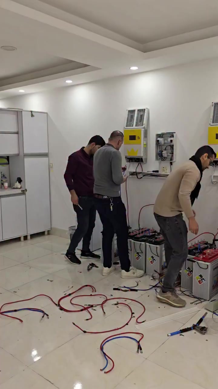 ⚡ عدد المقاعد محدود… لأن التدريب عملي حقيقي داخل موقع عمل، مو مجرد دورة نظرية

بدورة Druple Solution للطاقة الشمسية – أربيل راح تتعلم تصميم وتركيب وتشغيل الأنظمة الشمسية بشكل احترافي، من الأساسيات ولحد المستوى المتقدم، ضمن تدريب عملي فعلي 👇
✅ فهم احترافي لأنظمة الطاقة الشمسية (On Grid – Off Grid – Hybrid)
✅ حساب الأحمال واختيار الألواح والبطاريات والإنفيرتر بدقة هندسية
✅ تركيب عملي كامل + ربط 1 فاز و 3 فاز
✅ برمجة الإنفيرترات، قراءة الأخطاء، وتشخيص الأعطال الحقيقية
✅ دوائر الحماية واختيار مقاطع الكابلات حسب المعايير الصحيحة
✅ صيانة المنظومات وتجنب الأخطاء الشائعة بالسوق
👷‍♂️ تدريب عملي داخل بيئة عمل حقيقية
🎥 تسجيلات محفوظة تگدر ترجع لها بأي وقت بعد الدورة
🎓 اختبار نهائي + شهادة خبرة معتمدة من الشركة
📍 أربيل – المقاعد محدودة
📩 احجز مقعدك هسه عبر واتساب قبل اكتمال العدد.
#موجود_اونلاين_وموجود_حضورية


**إذا كنت صاحب هذا الإعلان وتريد حذفه لأي سبب، رجاءا أرسل رسالة إلى الدعم الفني**