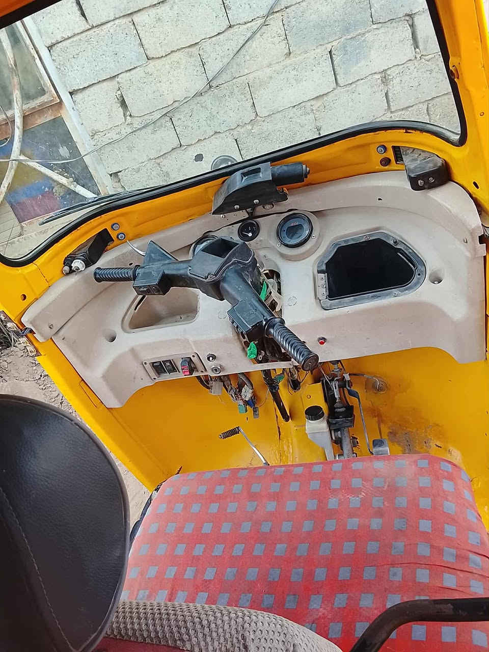 سلام عليكم تكتك للبيع موديل 850الكماليه شارع الأصفر  رقم الهاتفو
‏‪ 0780 952 8177‬
