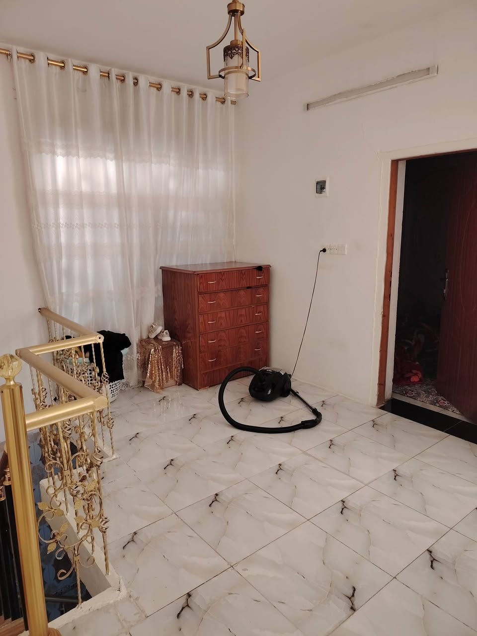 دار للبيع مع الاثاث المساحه 50 متر طابقين  العنوان الشعلة الدوانم شارع الغربي سكله ابو عيسى للاستفسار الاتصال على الرقم ***********
