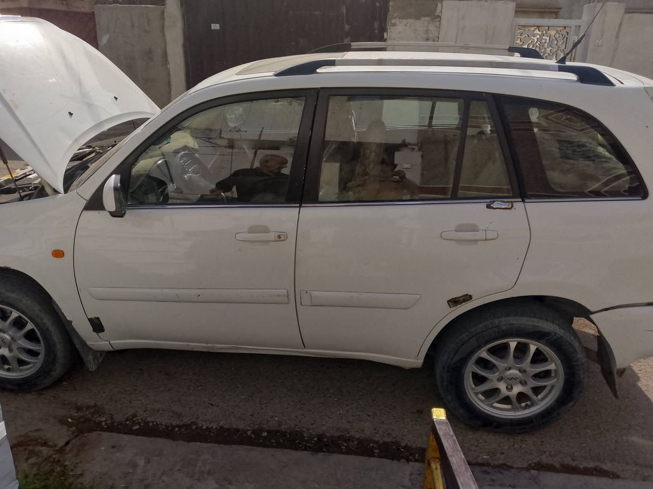 السلام عليكم 
سيارة تيكو 2011 للبيع 
علما أنه تم تجفيت الكير للبيع 
مع جزيل الشكر 
العنوان/بغداد /الزعفرانية/مدينة الرشيد/***********
