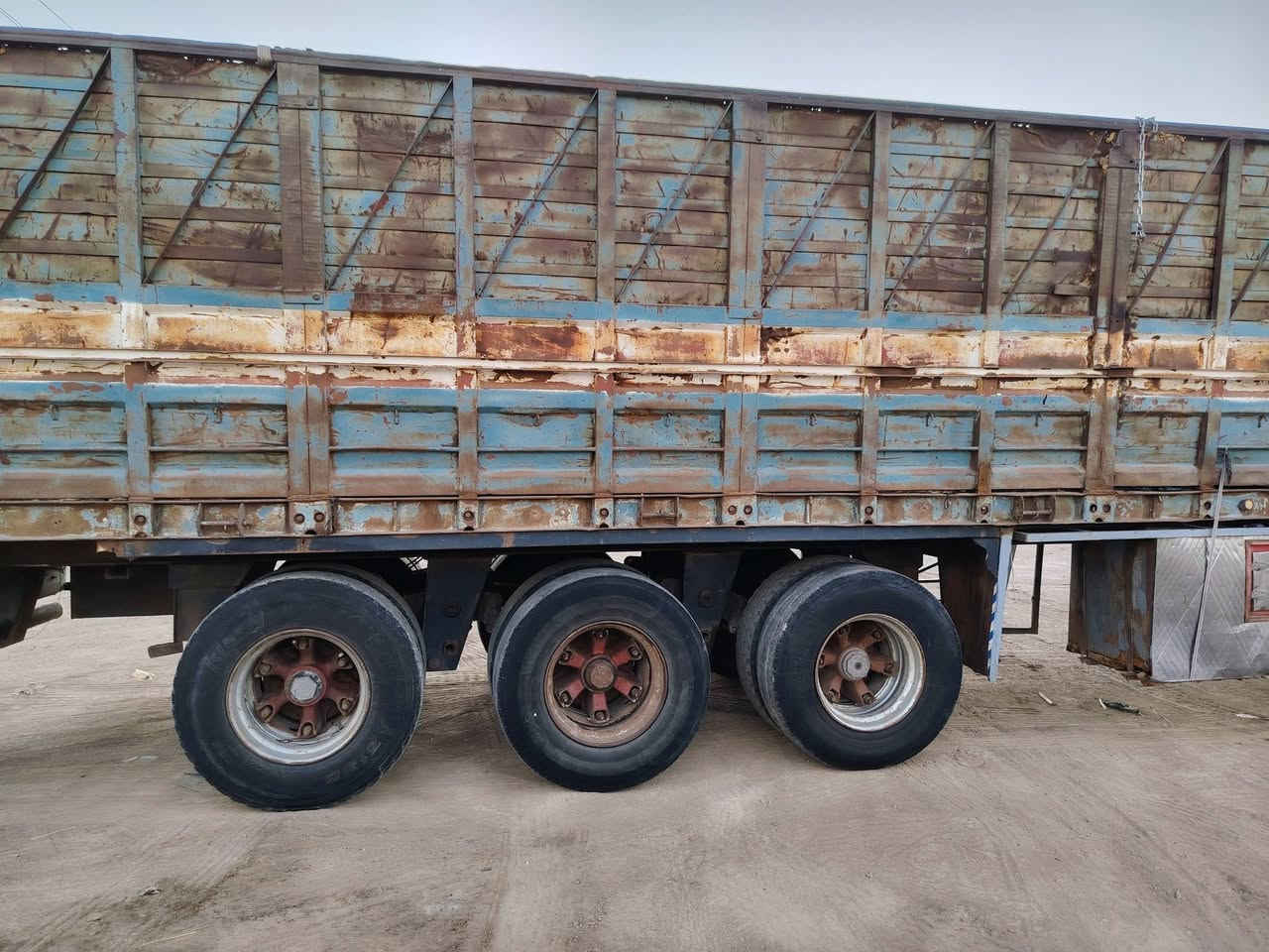 يا الله
السلام عليكم  عربانه حداديه  ٣محاور  دناكير ١٤ طول 12ونص  نوع دناكير برماغ قطعه وحده ابو طوك  تاير 22ونص  شاصي  ١٤ الماني  مكفول  تايرات نص عمر  والباقي شوف العين
السعر ٥٩وبيه مجال مكان واسط  العزيزيه تفاصيل ***********
***********
