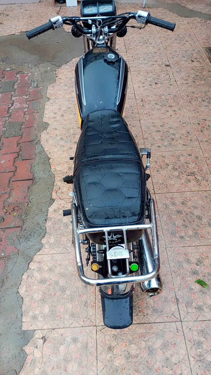 السلام عليكم للبيع دراجه نامي برو محرك بل شرط قطره صوت مابي لا صرف لا بخار كهرباء كامل شغال وكلشي بي جديد وياله مسطره دبلات شغاله السعر 325بي مجال ***********
