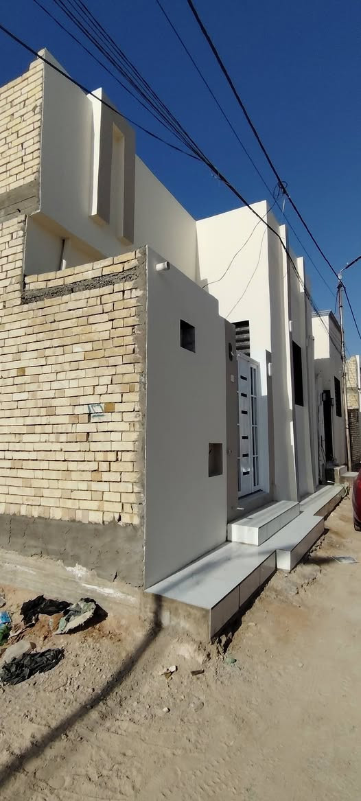 🏡✨ دار للبيع في حي ميسان – شارع الشيوخ | النجف الأشرف ✨🏡
📍 موقع مميز وهادئ قريب من الخدمات
📐 المساحة: 100 متر مربع
🏗️ البناء: صب كونكريت (أساس + سقف) – شغل درجة أولى
🔹 تتكون الدار من: 🛏️ غرفة نوم
🛋️ صالة واستقبال
🍽️ مطبخ
🚽 حمامين
🌤️ ساحة مكشوفة (منور)
🔹 مميزات الدار: ✅ بناء حديث ومتين
✅ تشطيب مرتب وجاهز للسكن
✅ موقع مناسب للعائلة
✅ قريبة من الأسواق والخدمات
📞 للاستفسار والمعاينة: ***********
@الجميع @زراعي @حي_ميسان
