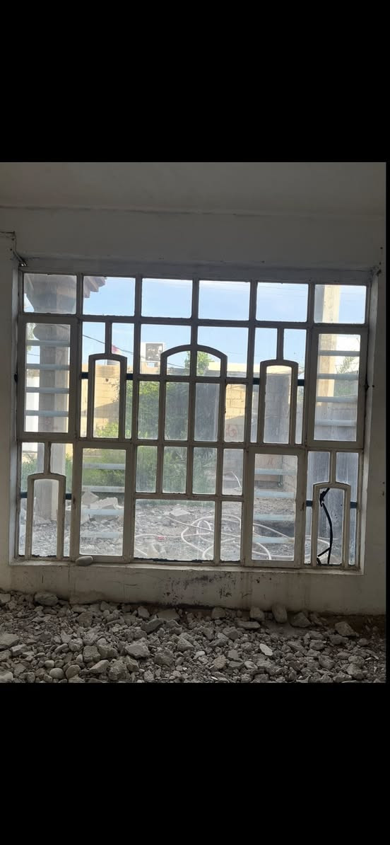 السلام عليكم للبيع حديد منزل كامل شبابيك بيبان مع جام كامل حديد ثقيل شغل درجة اولئ انضاف كلش مال بيت جديد للبيع الشراي يتفضل خاص او يتصل ويدلل مكاني دلي عباس سراجق ***********
