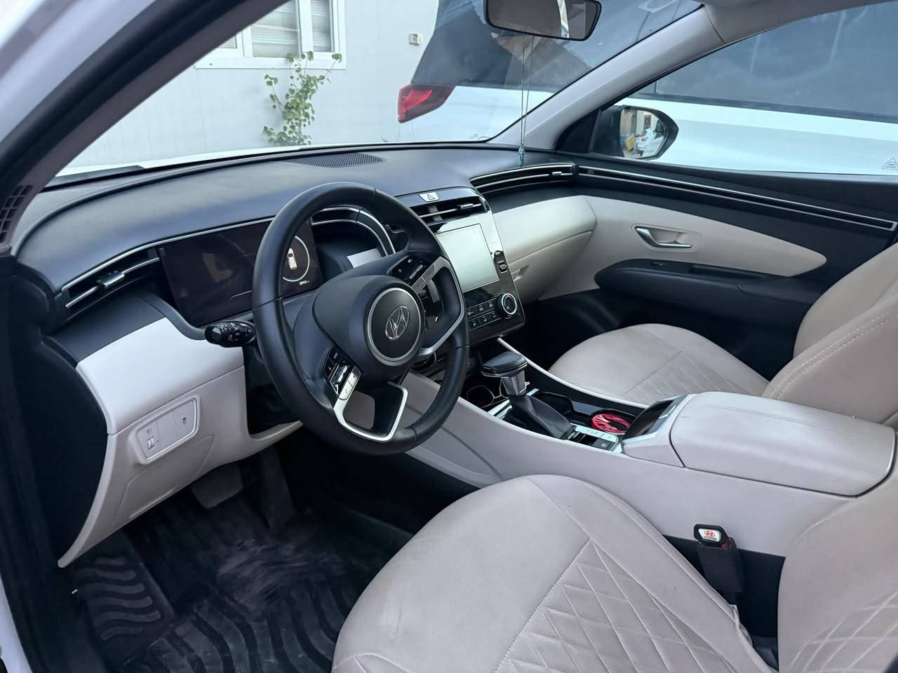 ماشية 28 الف كيلو
رقم بغداد دولي 
محرك 2000 دوش 
حساس امامي خلفي 
وضعيات قيادة ثلاثي 
ستيرن جلد حياكة
تبريد قطعتين 
تحكم جهتين ستيرن 
شاشة كبيرة 
كاميرا دوارة 
ابل كار بلي 
اشارة بالمري مع الشفط 
لايت زنون مع لايت عند الاستدارة 
بصمة تشغيل
السعر 223$ مع المجال البسيط جدا
الاتصال ع الرقم
***********
