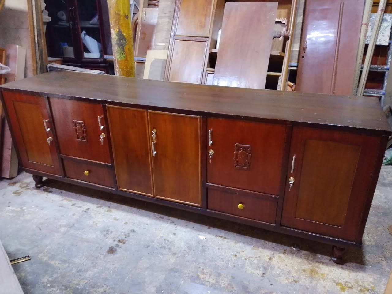 محل ياسر لنجاره انسب الأسعار بوفيات عدد 3 ثنين قياس مترين ونص الوحدة 110و وحدة مترين ب100 ميز تواليت عدد 3 الواحد على 60 زاوية ب15 كومديات الواحد ب10 ميز او منضد عدد 2  مال فراش قياس مترين ونصب50 وقياس 3 متر 60  العنوان بلد سوق المسقف قرب جامع بلد الكبير ***********
