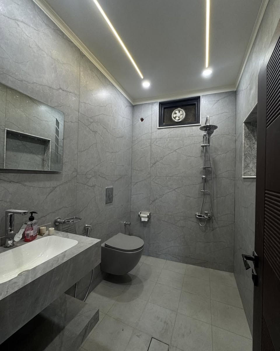 شقق تمليك للبيع في الكرادة 
المساحات تبدأ من ١١٥ متر 
شارع عريض وبارك خاص بالسيارات وخدمات متكاملة 
بناء حديث ٢٠٢٦ 
***********
