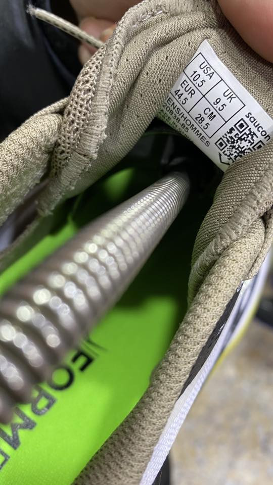 ماركة ساوکونی وكالة اصلي
قياس : ٤٤.٥
طول القدم :٢٨.٥سم
للحجز دذلي خاص لو واتساب 
٧٧٠٨٢٨٤٢٤٢
