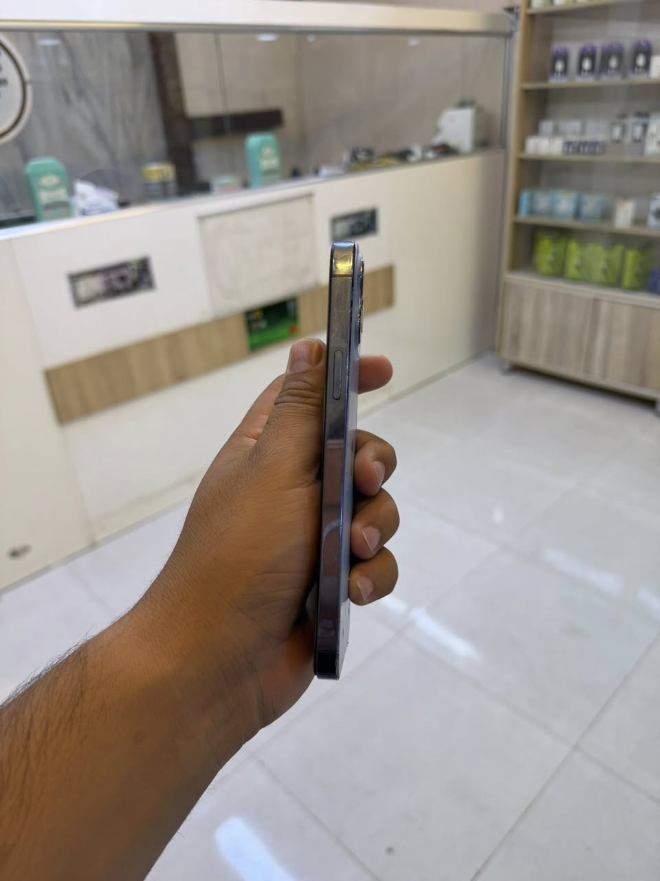 السلام وعليكم للبيع ايفون 13 برو ماكس. شراي يتصل. 550 وبي مجال. شاشه مبدله. وبطاريه ***********

