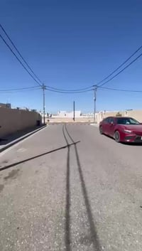 السلاام عليكم متوفر بيت في مجمع السلام السكني ٢٠٠ متر استقبال مفتوح عل...