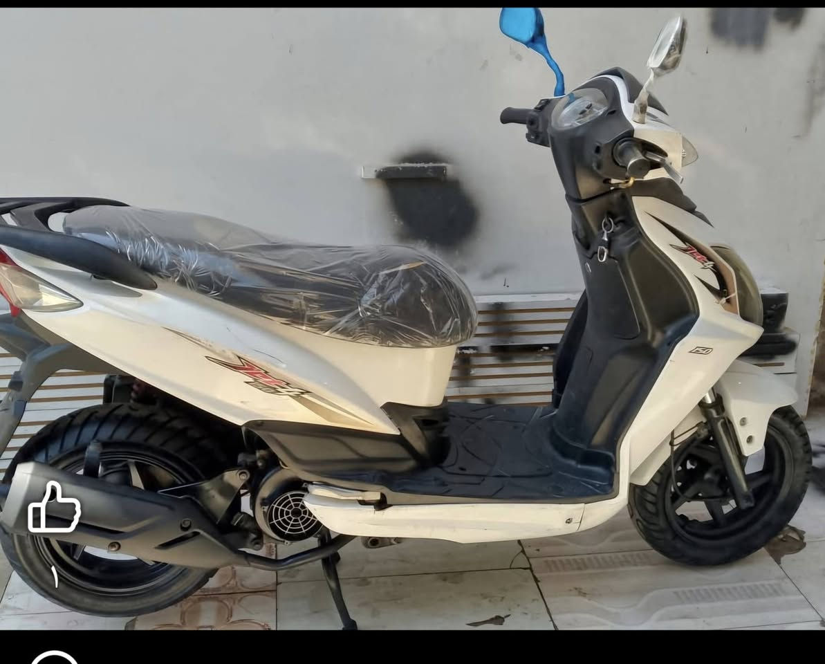 السلام عليكم 
ماطور سايم جبلي نضيف جدآ للبيع ماشي ٢٢ الف مكمرك كامل وحاليا مفتوح التسجيل عليه بعده على وضع الشركة برغي مو مفتوح بي السعر ١٢٠٠٠٠٠ مليون مو ميتين وبي مجال
***********.
