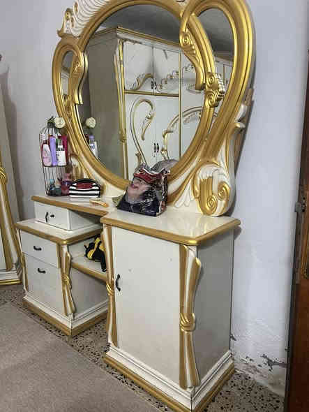 غرفه للبيع بسعر مناسب.
***********
