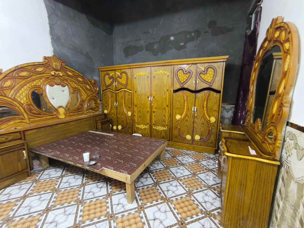 ،ترميم غرف اخشاب 
السلام عليكم ترميم غرف اخشاب صيانه  وصبغ وتلميع الغرف الاخشاب+ تسكام جرابي نفر واحد ونفرين  كص كناتير كص بوفيات وترميم ودوشمه القنفات صبغ وشد بيبان وبسعر مناسب نجيك للبيت لتواصل الاتصال عل الرقم (***********) يوجد  واتساب  ..
