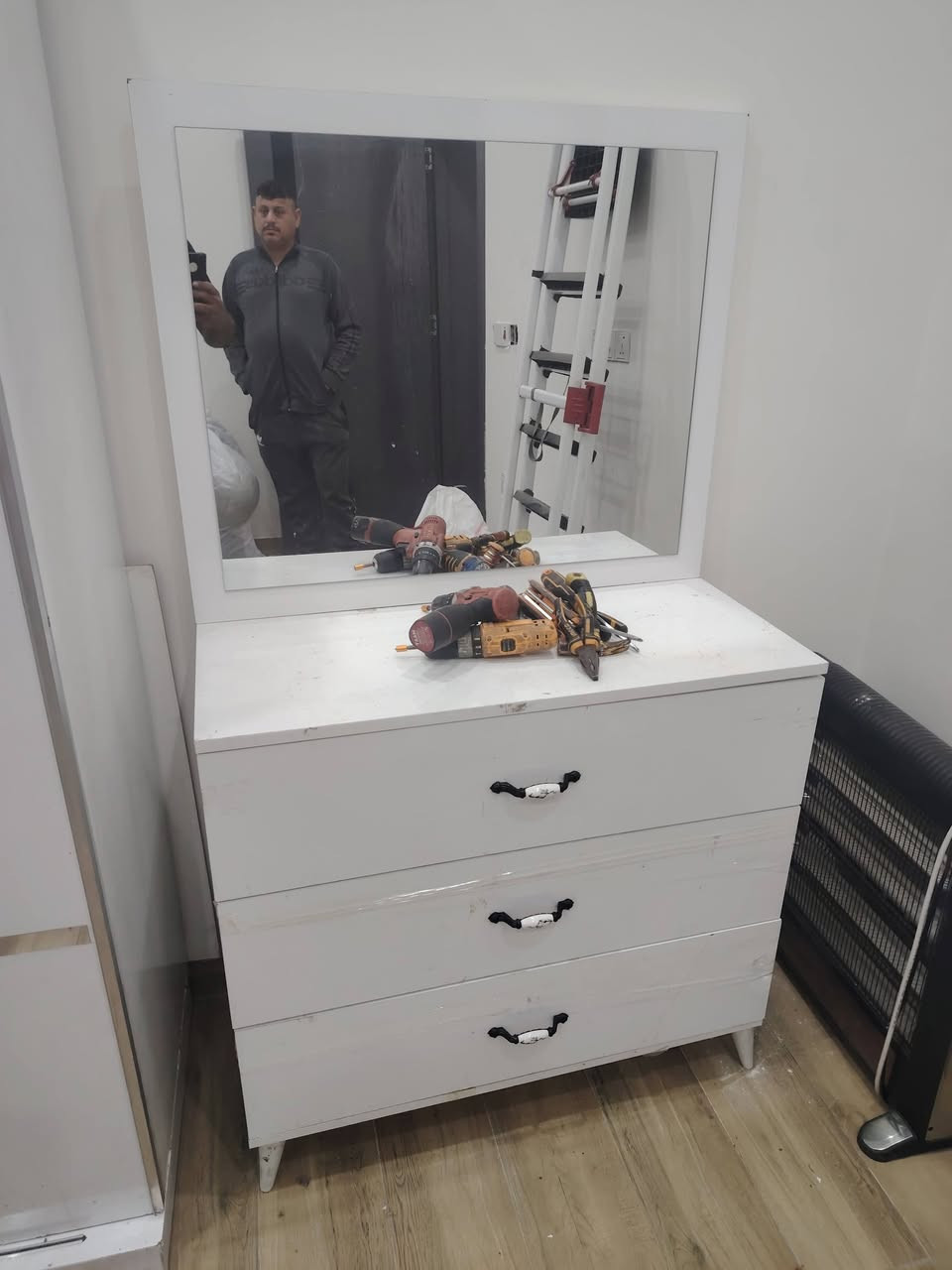 سلام عليكم خوان
عرفه خمس قطع 
مكان زعفرانيه 
سعر 225
رقم ***********
