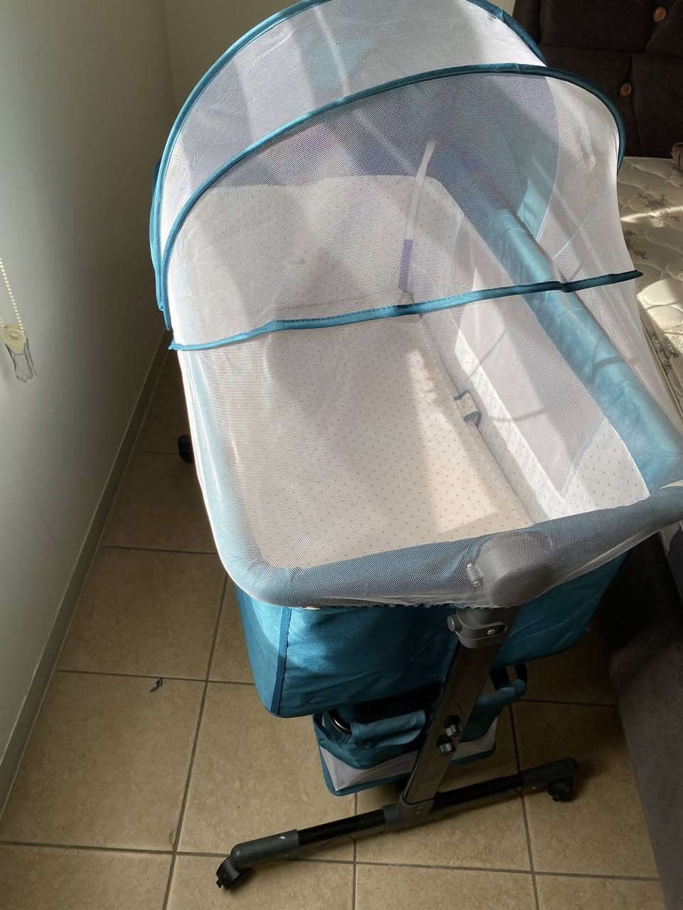 للبيع كاروك
هزاز +متحرك مع الدوشك
وينفتح يصير مع مستوى جربايه الام 
٣٠ الف
***********
