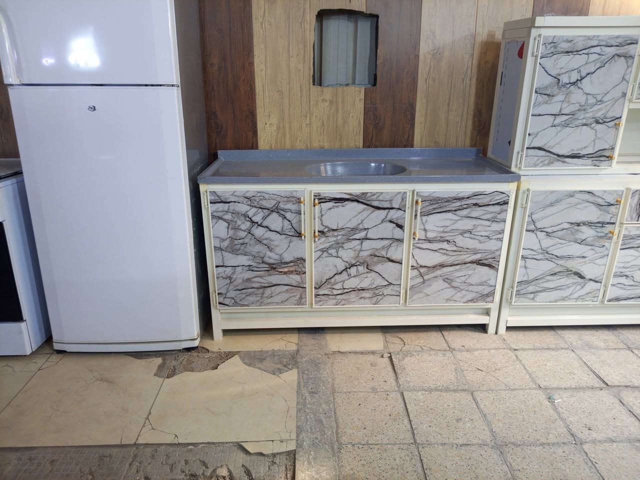 كاونتر ثلاث قطع نظيف 100% مكان هاي الجهاز ***********
