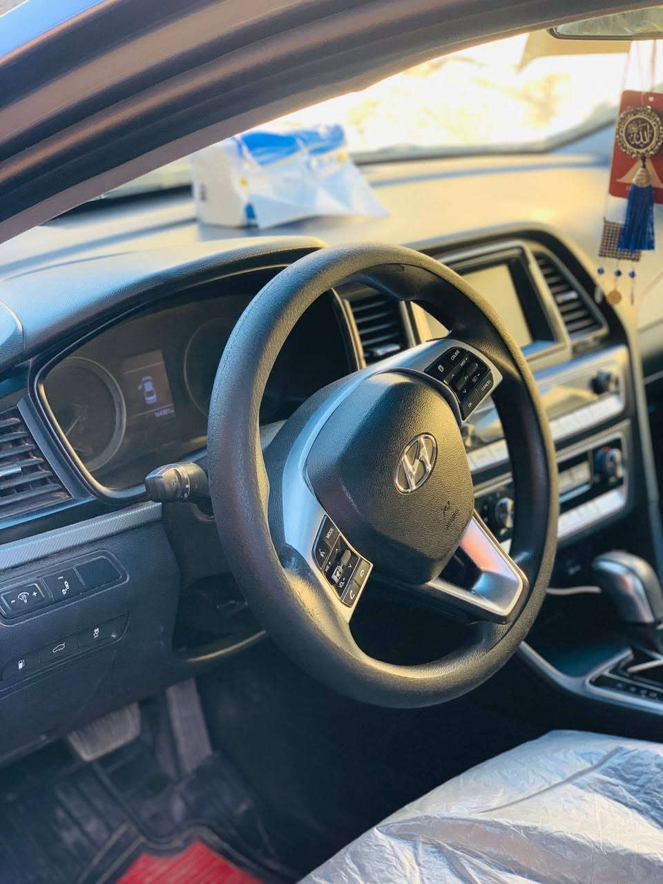 سلام عليكم سوناتا م2019 للبيع وارد امريكي ضرر3 قطع سياره غير لـ3 قطع مكفوله كفاله عامه منكير ومكينه وحداديه تخم تاير تتفئه تبريد سعر 130 وبيها مجال للشراي مكان سياره واسط عزيزيه 
للأستفسار/***********.
